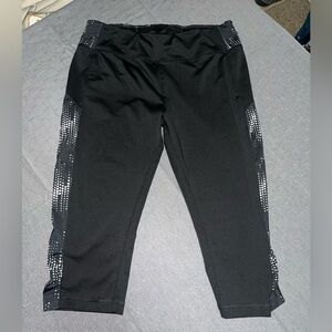 Women’s Cropped Black Leggings